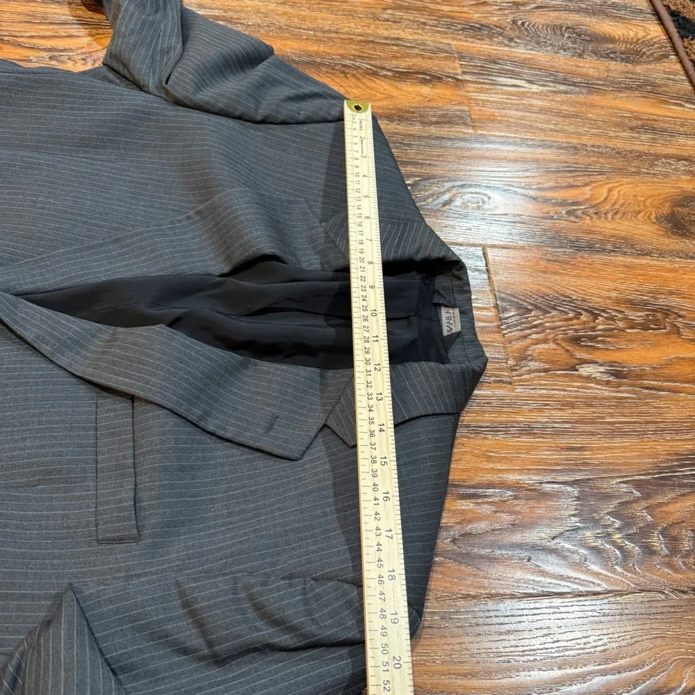 Jos A Bank Travelers Collection Men's 46R Suit 100% Wool Gray Pinstripe 2 Piece